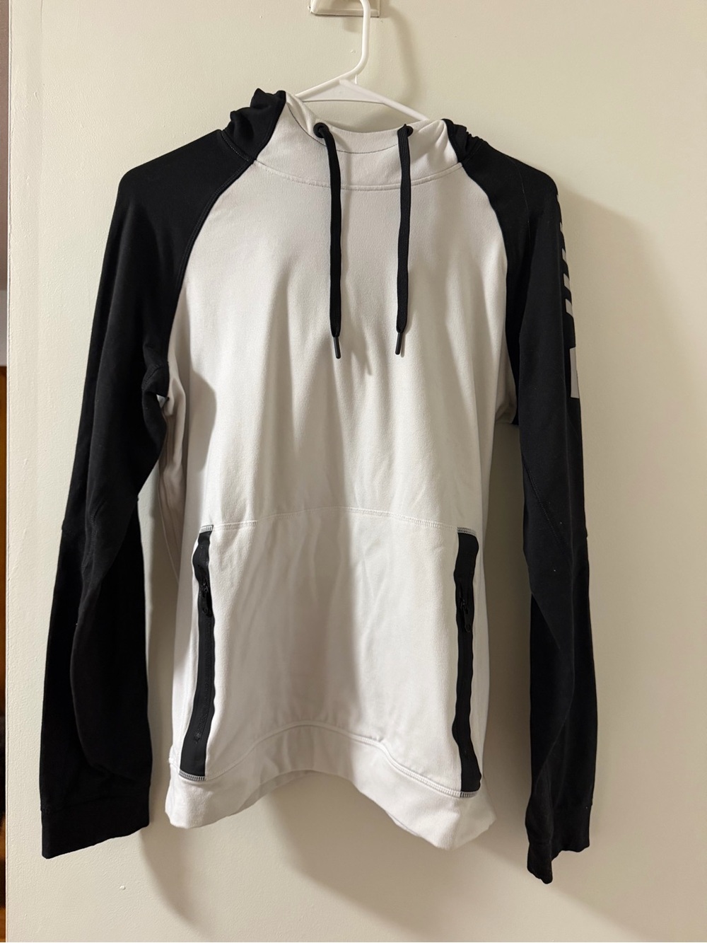 American Eagle Outfitters Black & White Hooded Pullover
